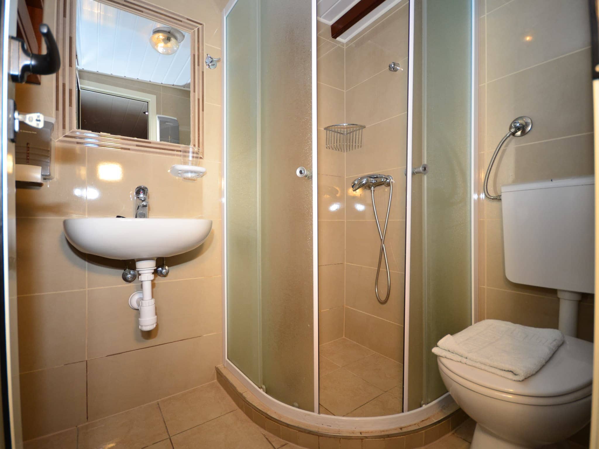 Tour De Vines Croatia Ships Guest Pictures Andela Lora Bathroom