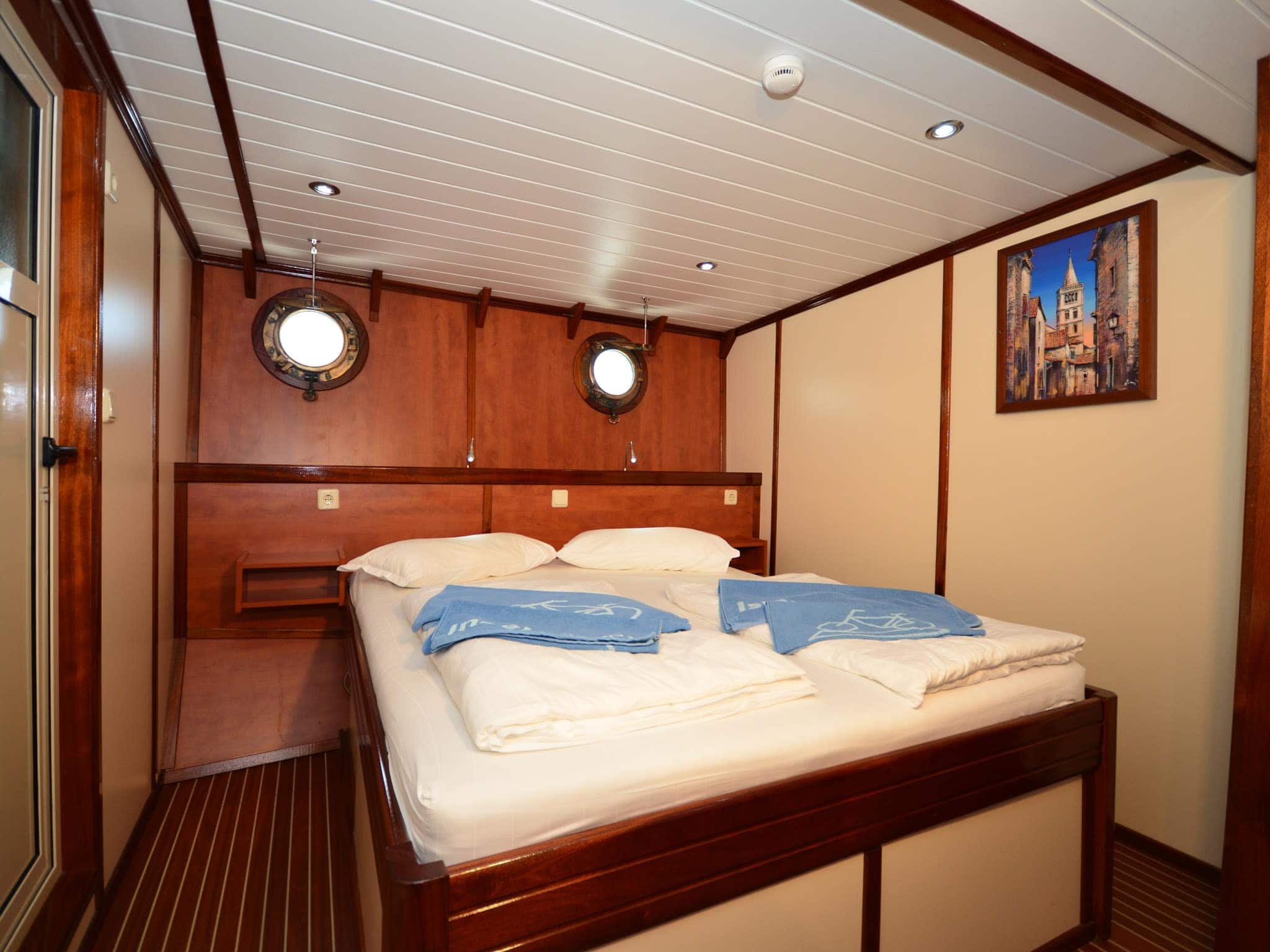 Tour De Vines Croatia Ships Guest Pictures Andela Lora Cabin 6