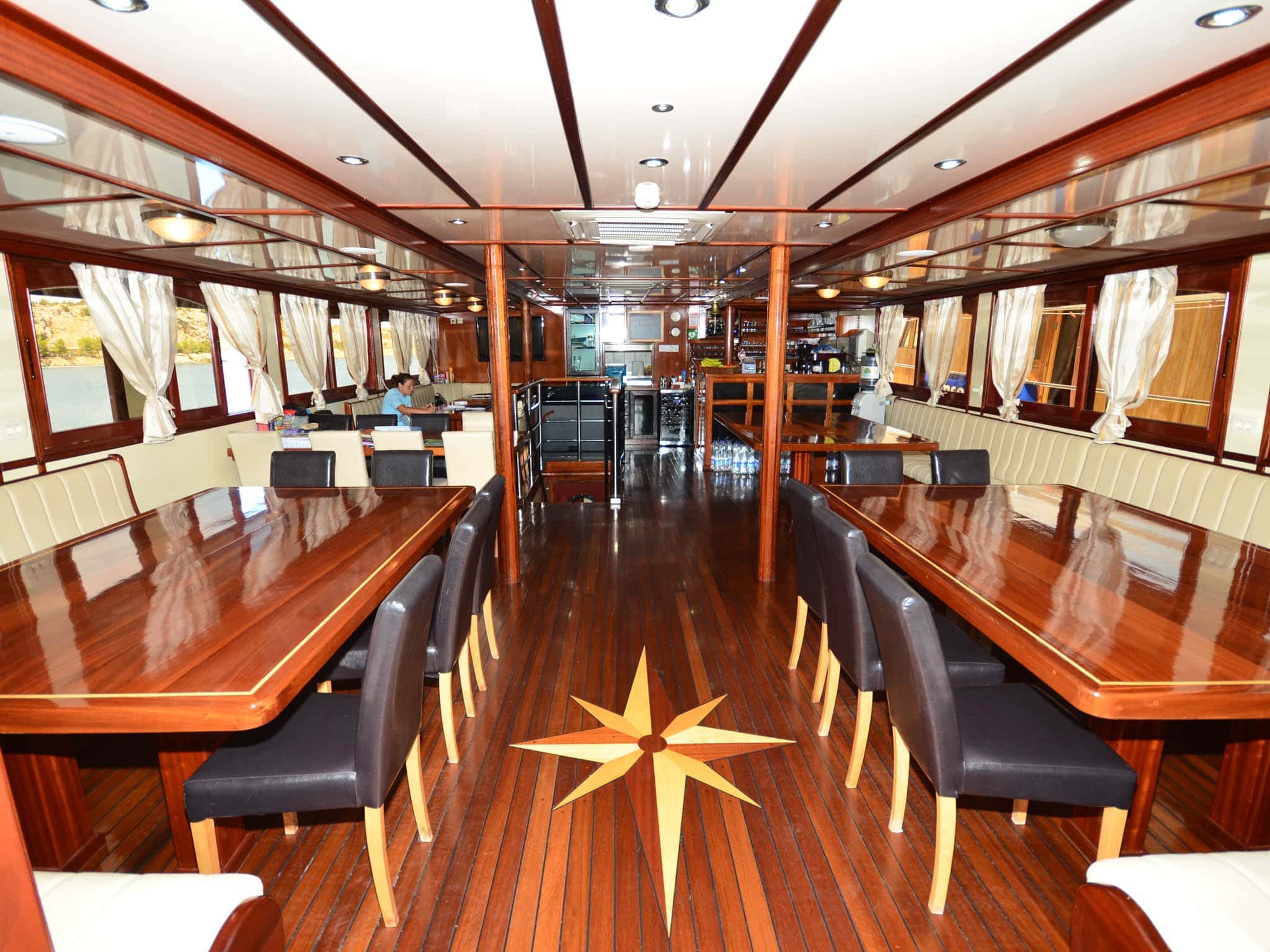 Tour De Vines Croatia Ships Guest Pictures Andela Lora Saloon