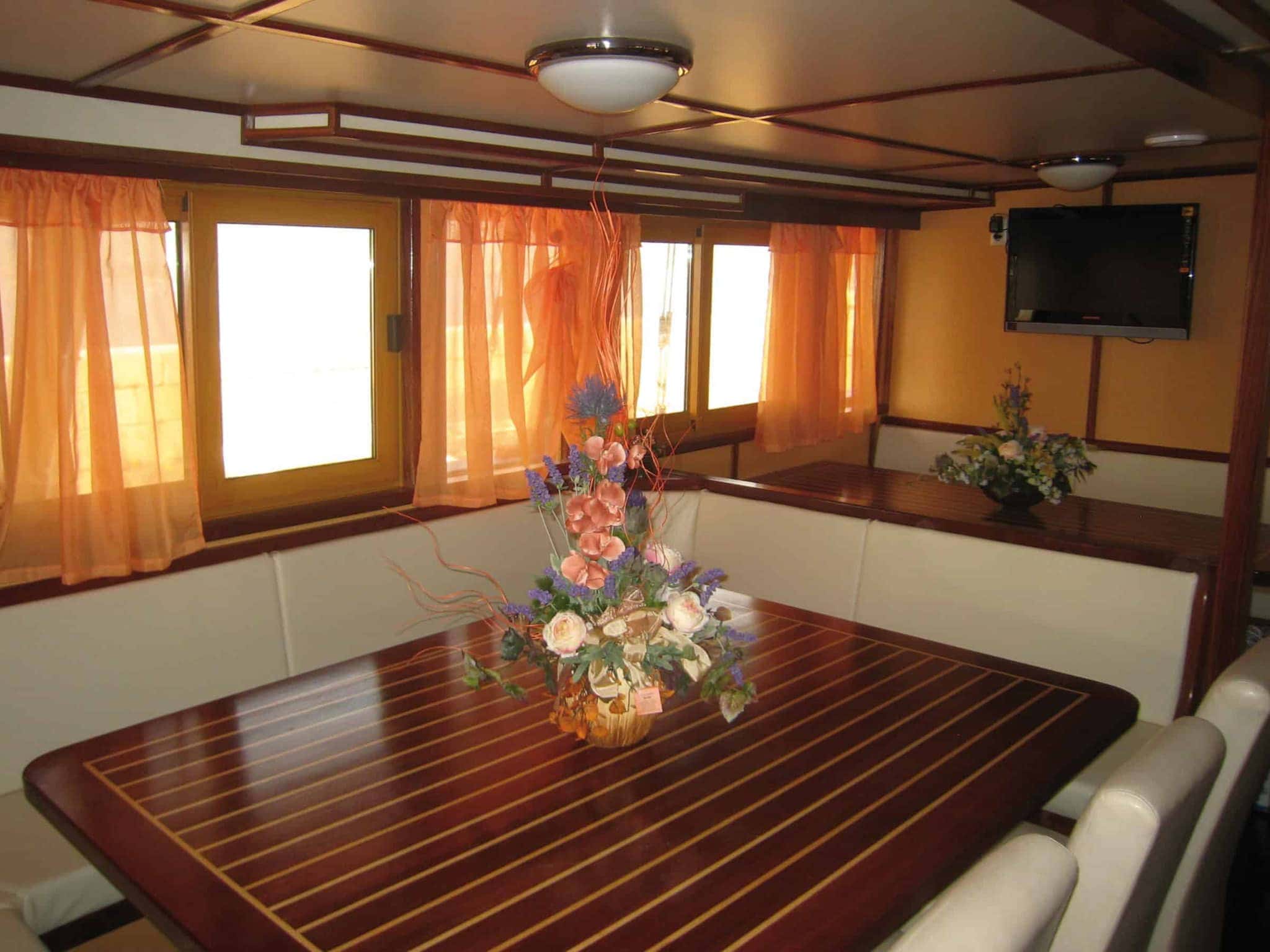 Tour De Vines Croatia Ships Guest Pictures San Snova Salon01