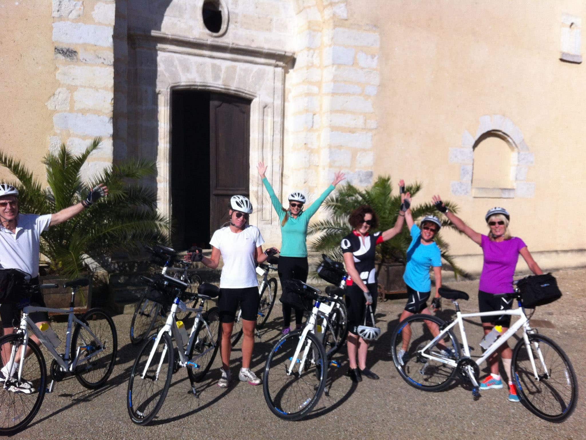 Tour de Vines' Cycling tour group in France